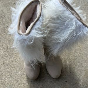 Size 9 Cream wedge boots with white fur